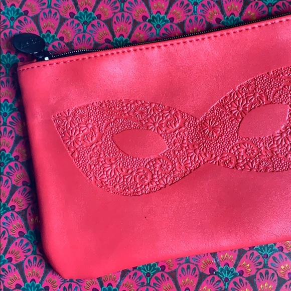 IPSY | Red Mask Bag - Picture 3 of 6